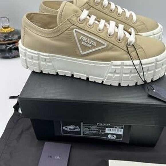 Women's Prada re-wheel gabardine sneaker in Desert beige size 40.5 made in Italy - Picture 3 of 13